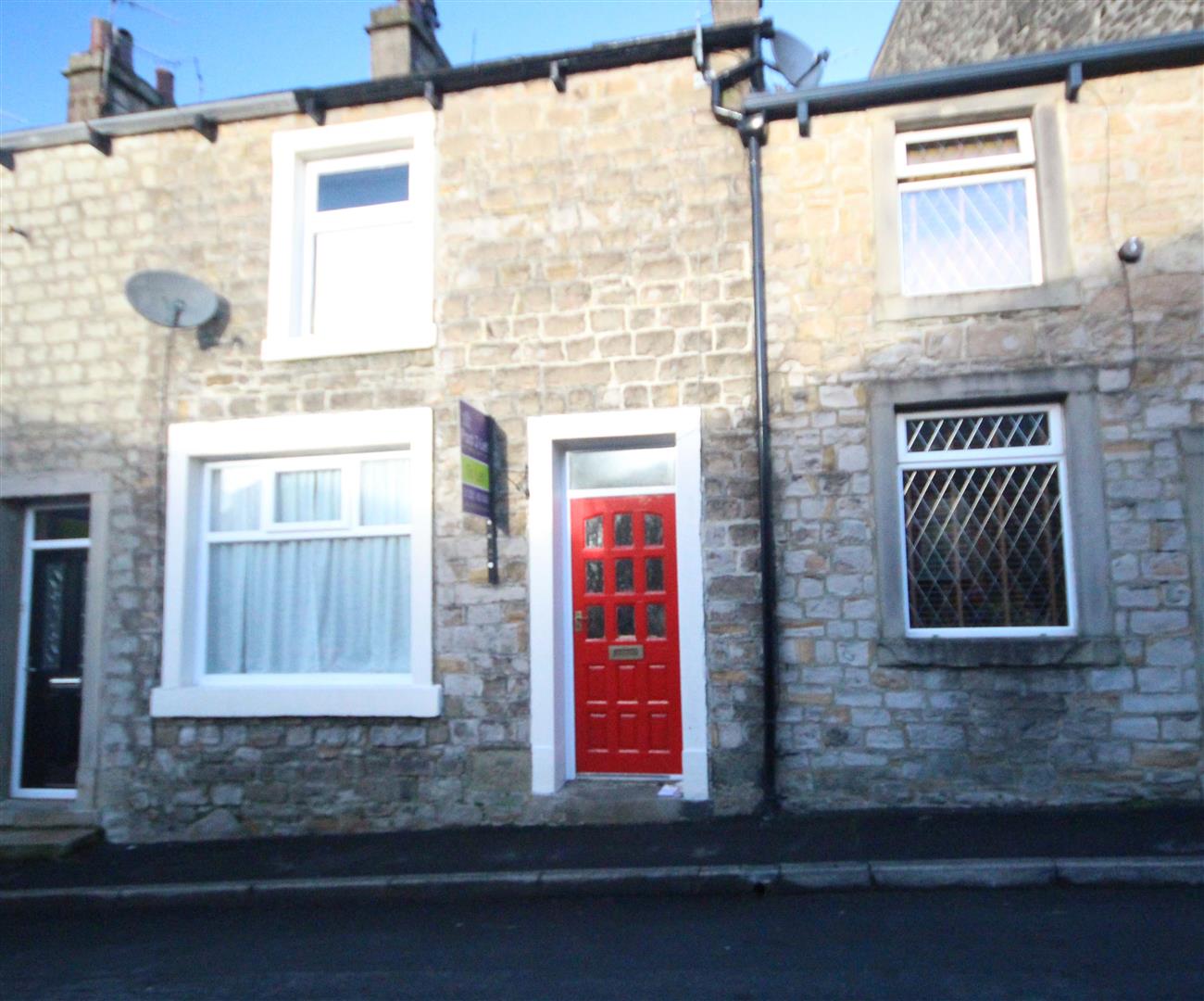 2 bedroom mid terrace house Let Agreed in Barnoldswick - IMG_8316.jpg